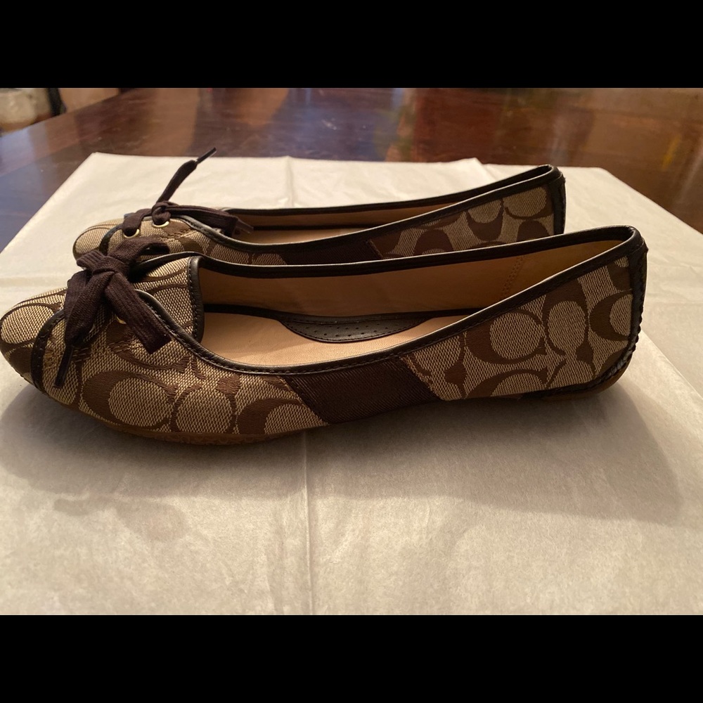 “TRES CHIC” signature flats for the woman on the go.  Dress them up or down